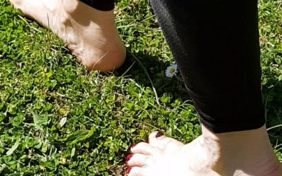 Les conseils de Maiwenn – Marcher pieds nus dans l’herbe